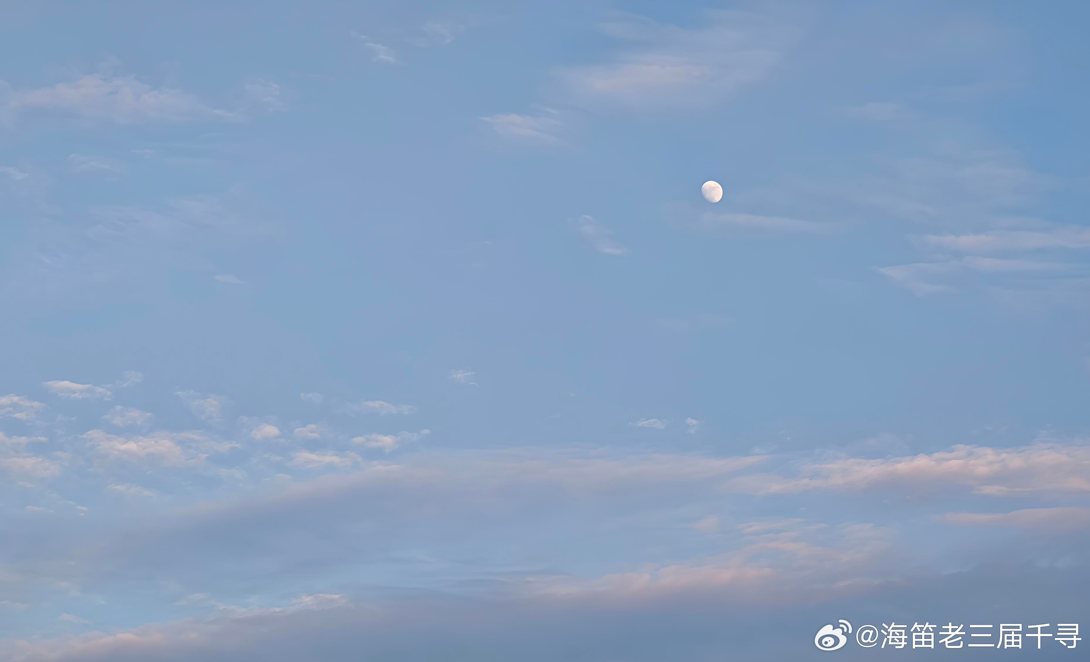 中国图库 今夜月亮出来了，掛在天边随手拍 成都