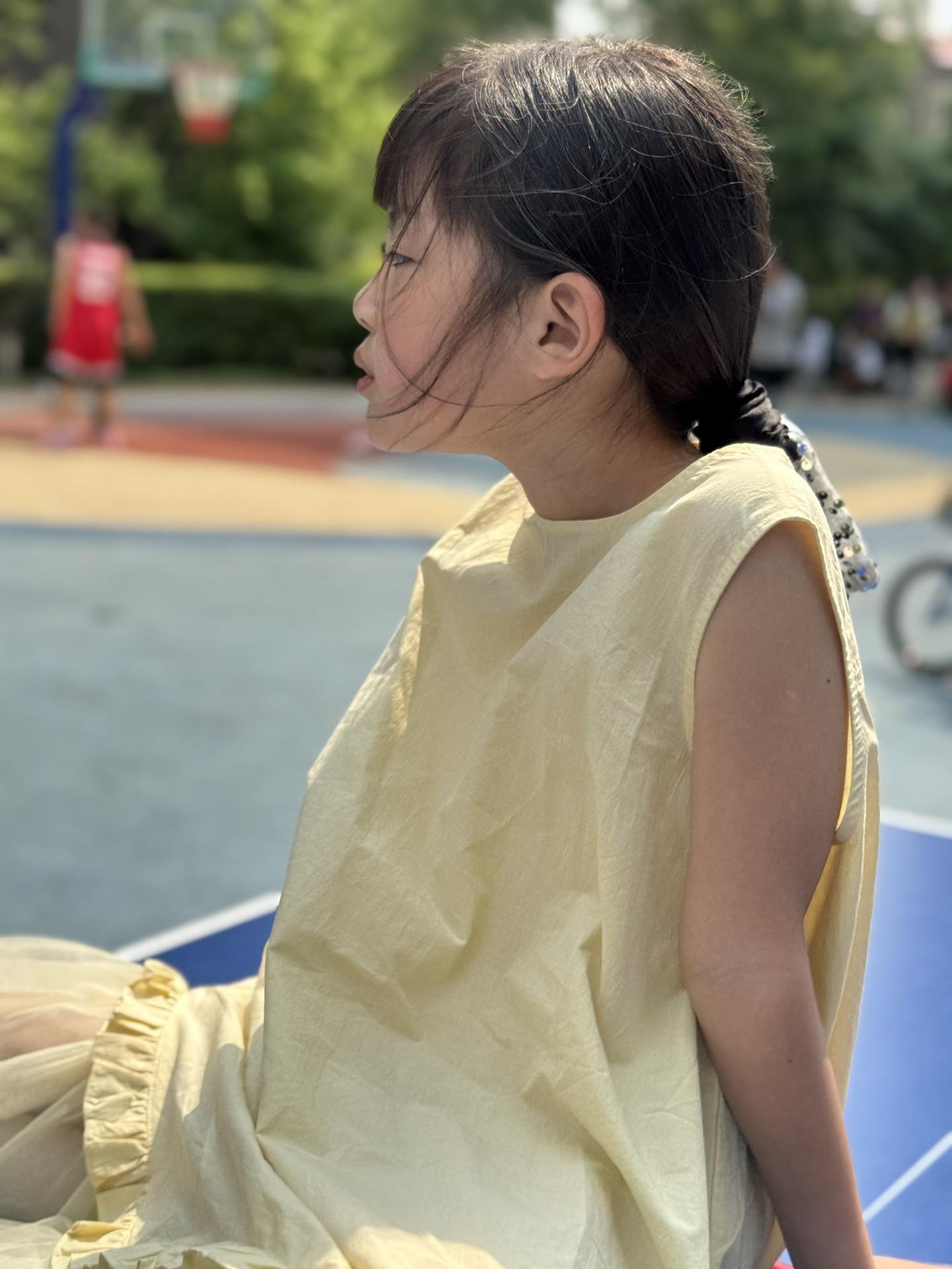<p>超有镜头感的小女孩 </p>