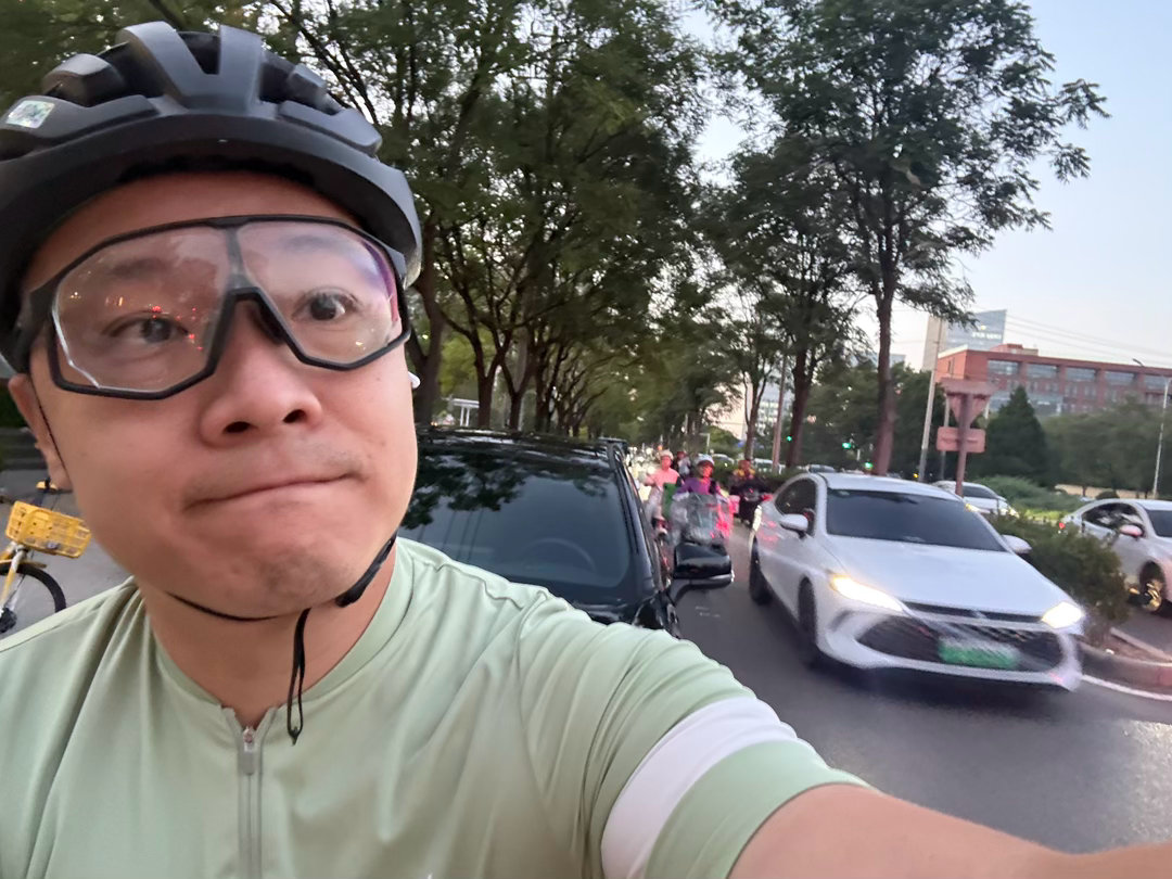 今天用一款新车做了一期4+2的策划。用完之后很满意，它不是简单地解决了装载，而是