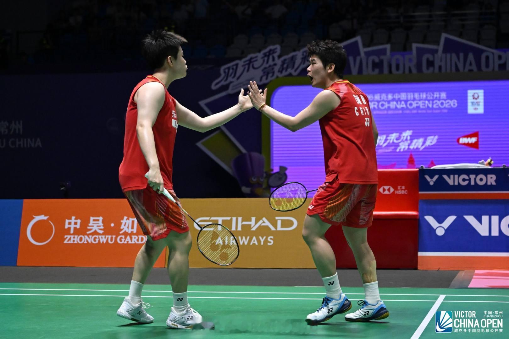 刘圣书谭宁女双夺冠 女双 决赛 刘圣书 (1) 谭宁 21-14 21-19 福
