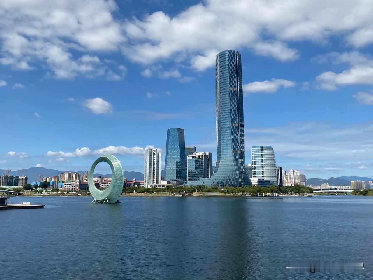 这都立冬过去一周了，厦门热得却还留在夏天，厦门改“夏门”得了。
今天厦门气温居然
