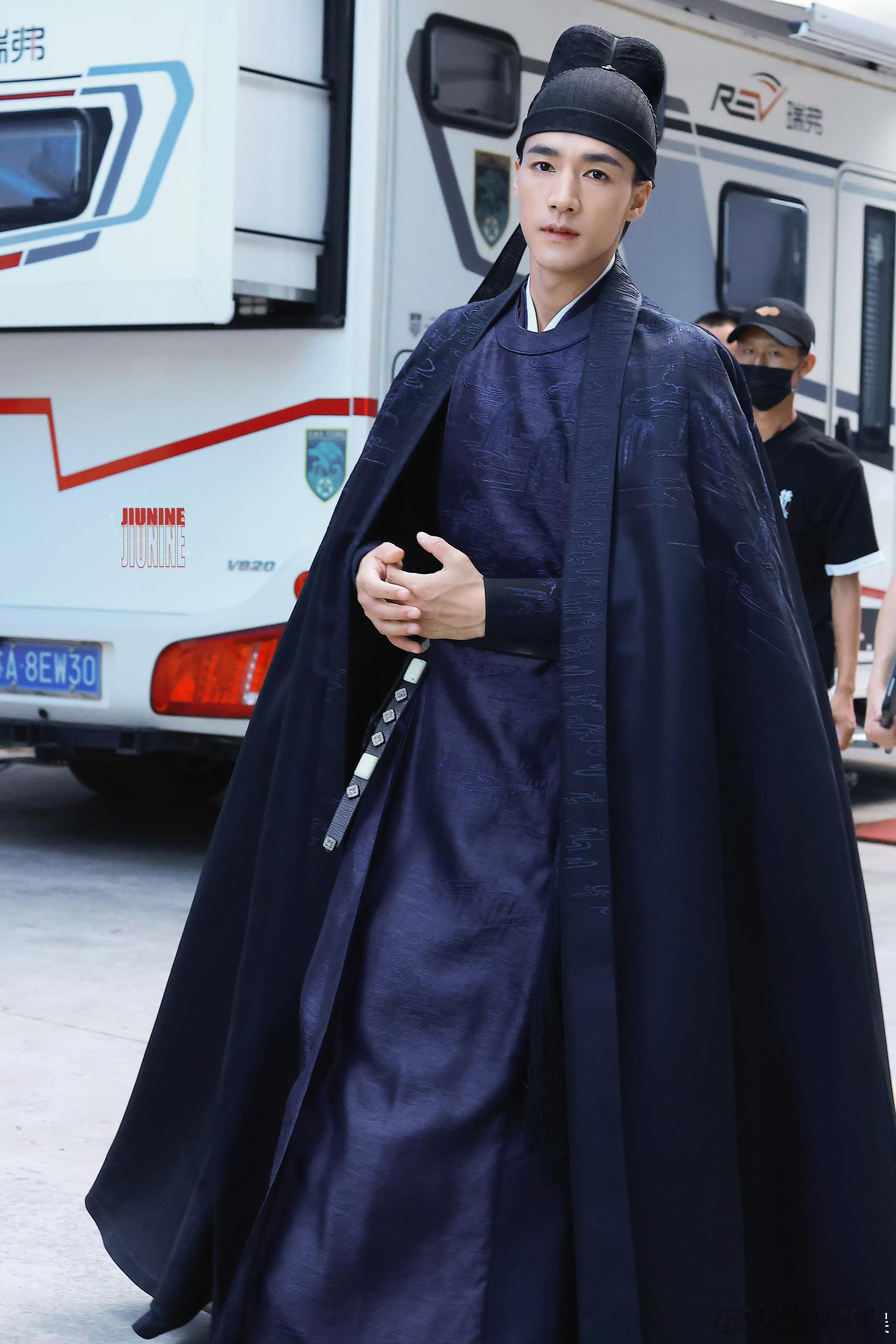 此沙首个古偶男主早就觉得此沙很适合古装剧，这次出演良陈美锦更是让人看到了他的可塑