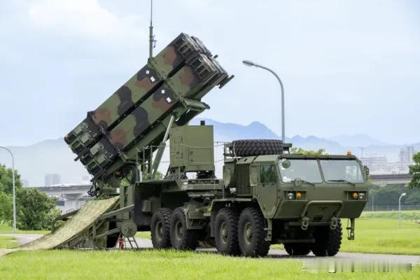 这政坛乱象简直太离谱了，让我有点看不懂！
 
赖清德砸1.25兆搞防务特别条例，