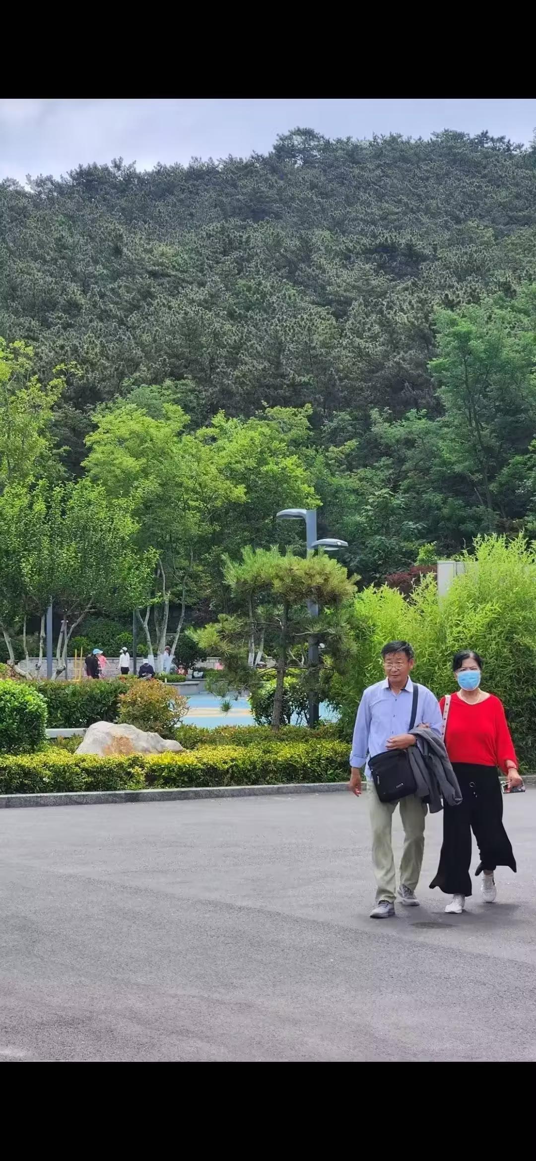 中年人的爱情是平淡相守、安稳而踏实的陪伴，褪去了年少的狂热，更显珍贵，支持一下[