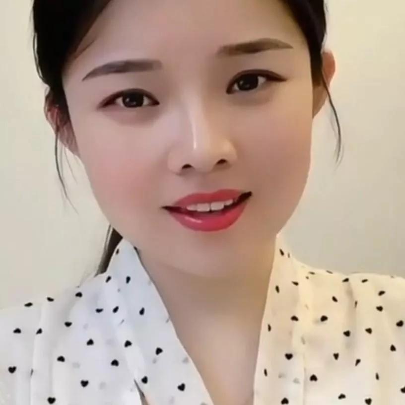 玉面如花映画屏，粉黛含笑意悠然。古韵初恋佳人 楚楚动人美娇娘 花笑人美 雪梅咉古