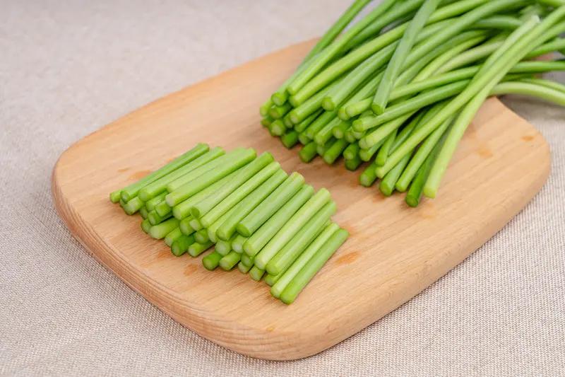 蒜苔可是好菜，七毛钱一斤，还没人吃，什么原因？是销售渠道的问题，还是农药残留的问