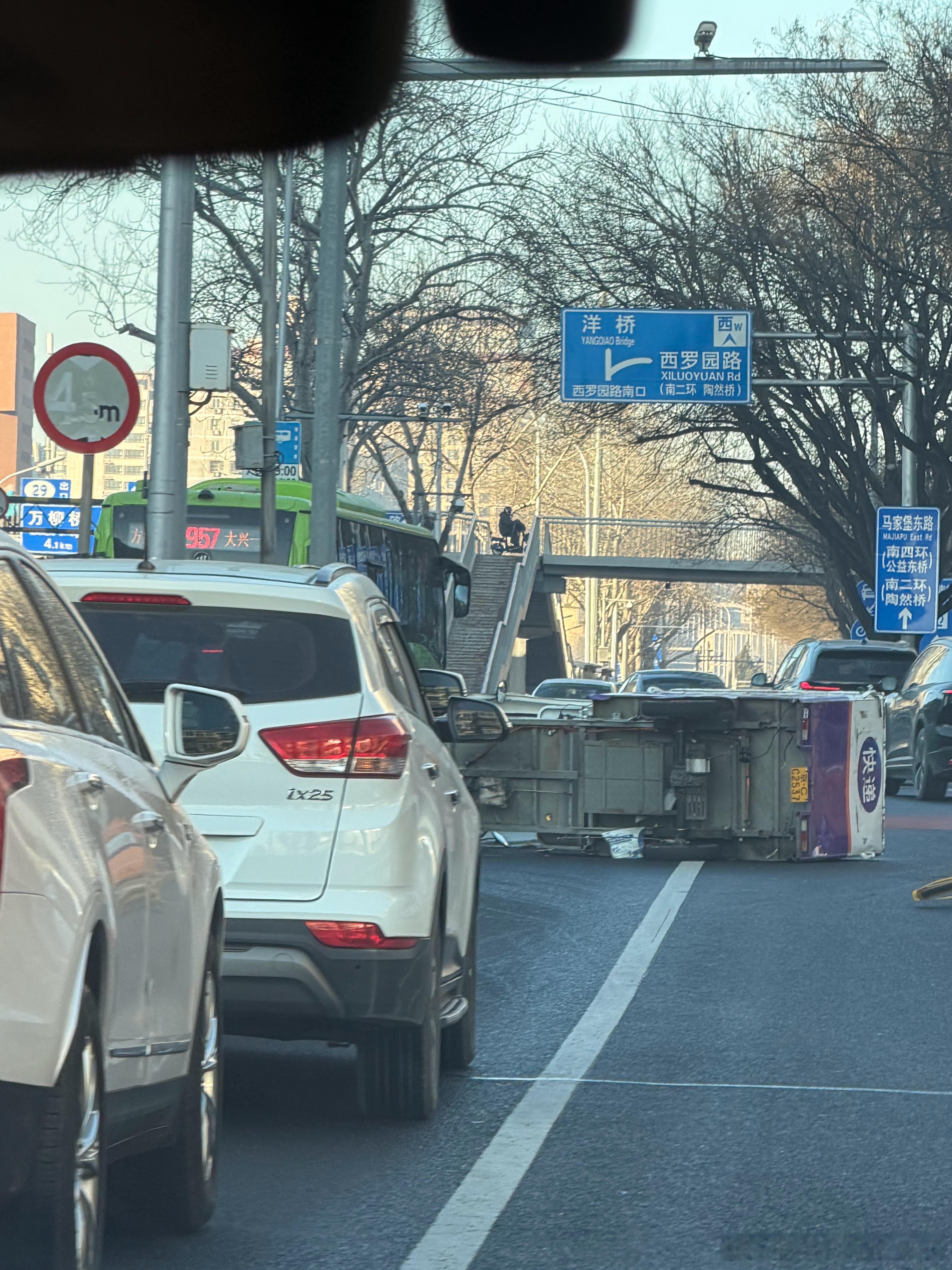 今天要出门干好事，谁也不能耽误我哪怕是快递 