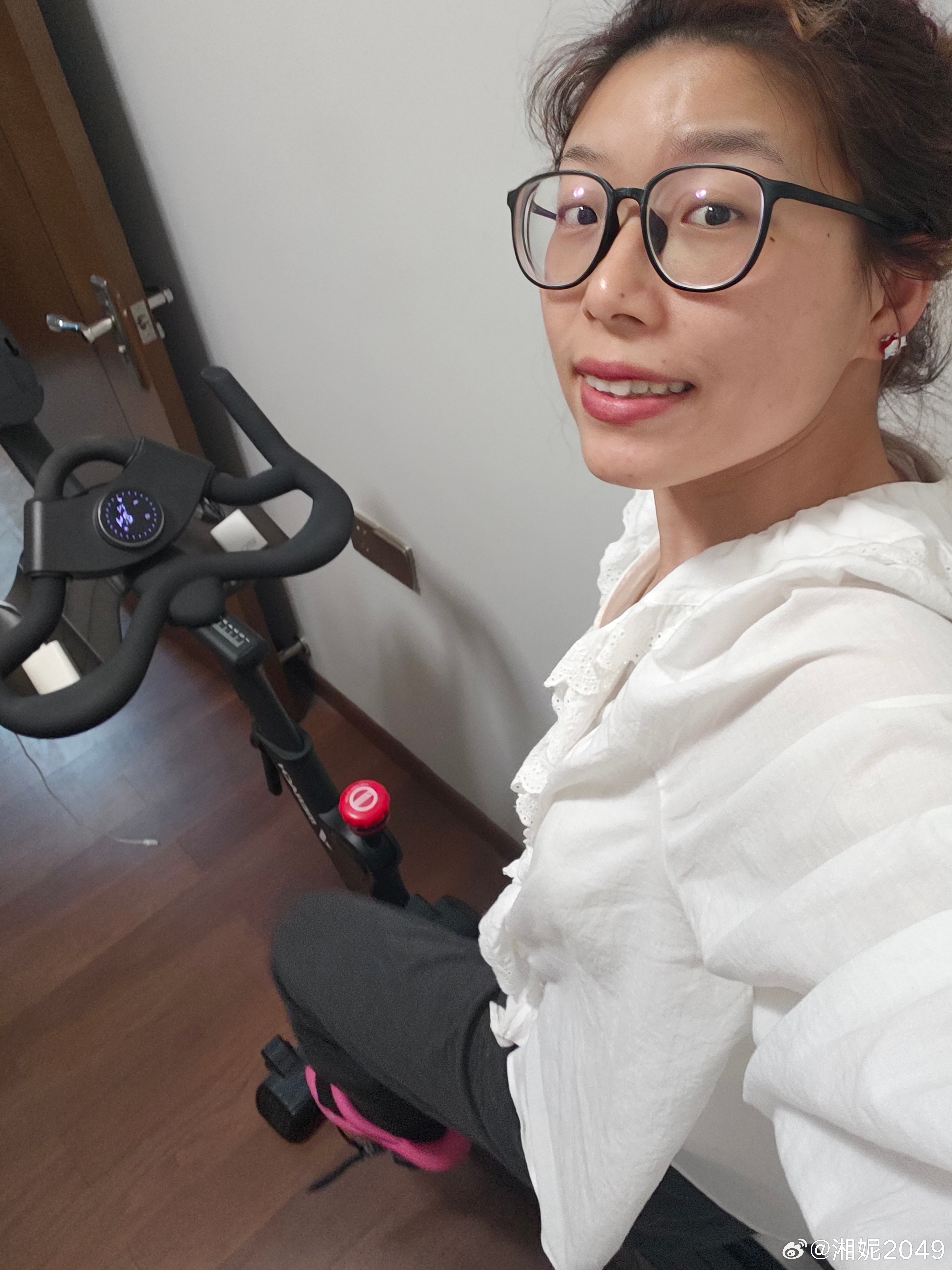 今天实在是太忙了，屁股搁电脑面前就没挪过，现在好不容易忙完就上动感单车了那就在动