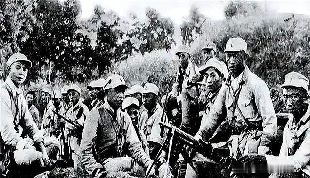 1941年，新四军一名参谋带着两名伤员打游击战，3个人只有一条枪，令人没想到的是