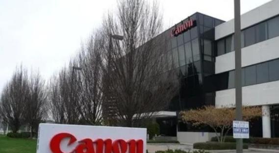 三星、东芝走了，把生产线搬去了越南。阿迪耐克也走了，将工厂搬到了越南，现在就连佳