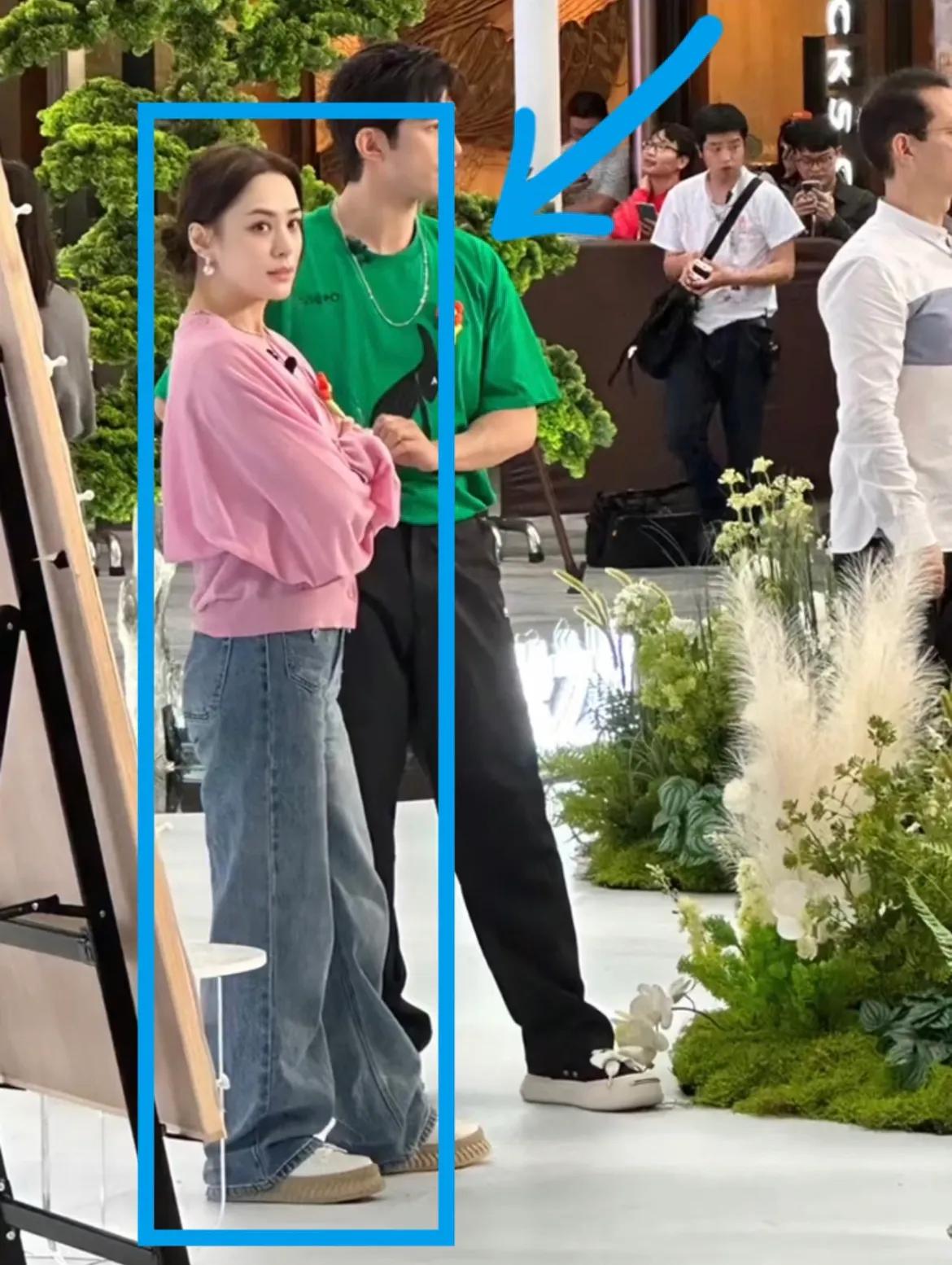 我丢…她这是咋了啊？？！                            