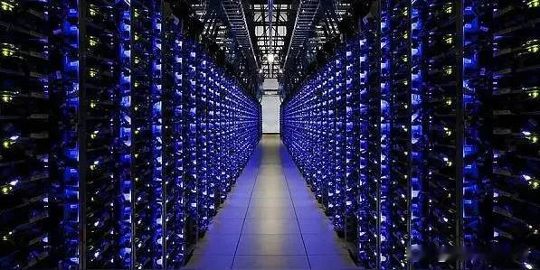 科技领域的全新标杆在青岛正式诞生。全球首款预制算力中心底座完成落地投用，行业发展