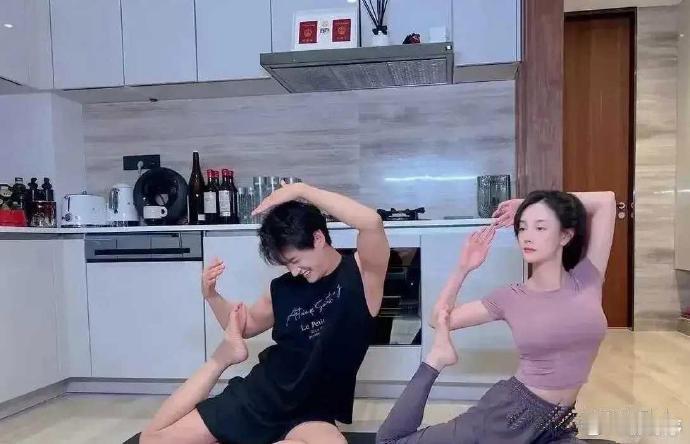 小五与张檬的结婚证置于油烟机上，此举有何寓意？ 