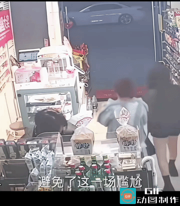 这可不是谁占便宜的问题！这是男子很懂得保护自己。
一是男子可能自己有心仪的女朋友