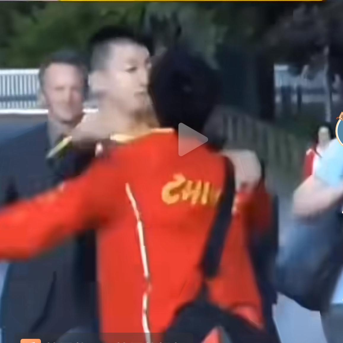 网友说得真形象！
他们调侃说：邱贻可从国乒“刺头”，到一个优秀的教练，只要一个孙