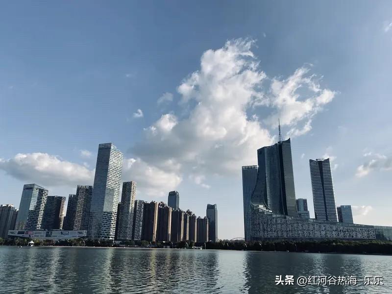 合肥楼市这个小阳春还需要继续给点油才行。
合肥楼市2026年小阳春房价还在下跌。