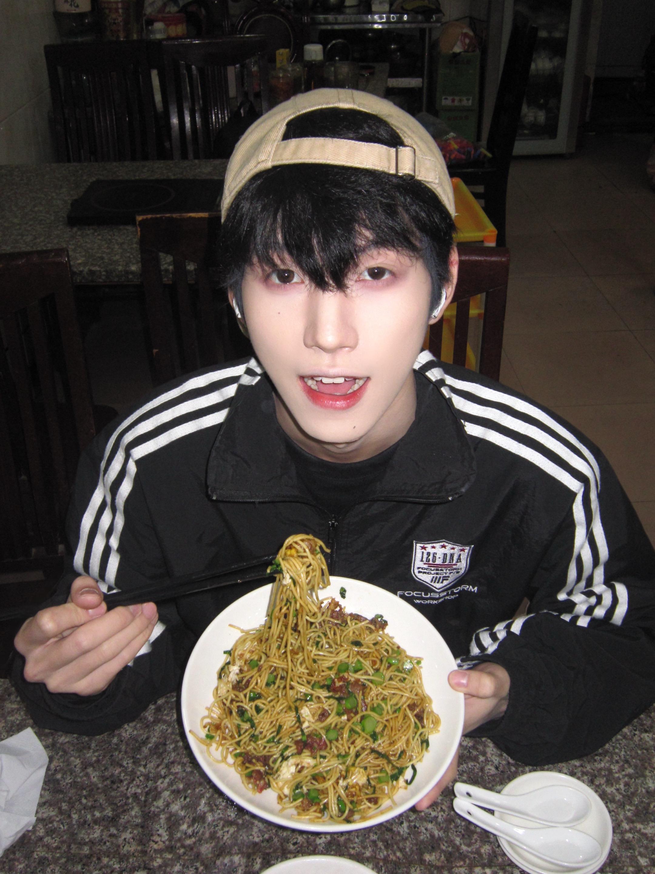 永远太远了 明天陪我吃饭吧。