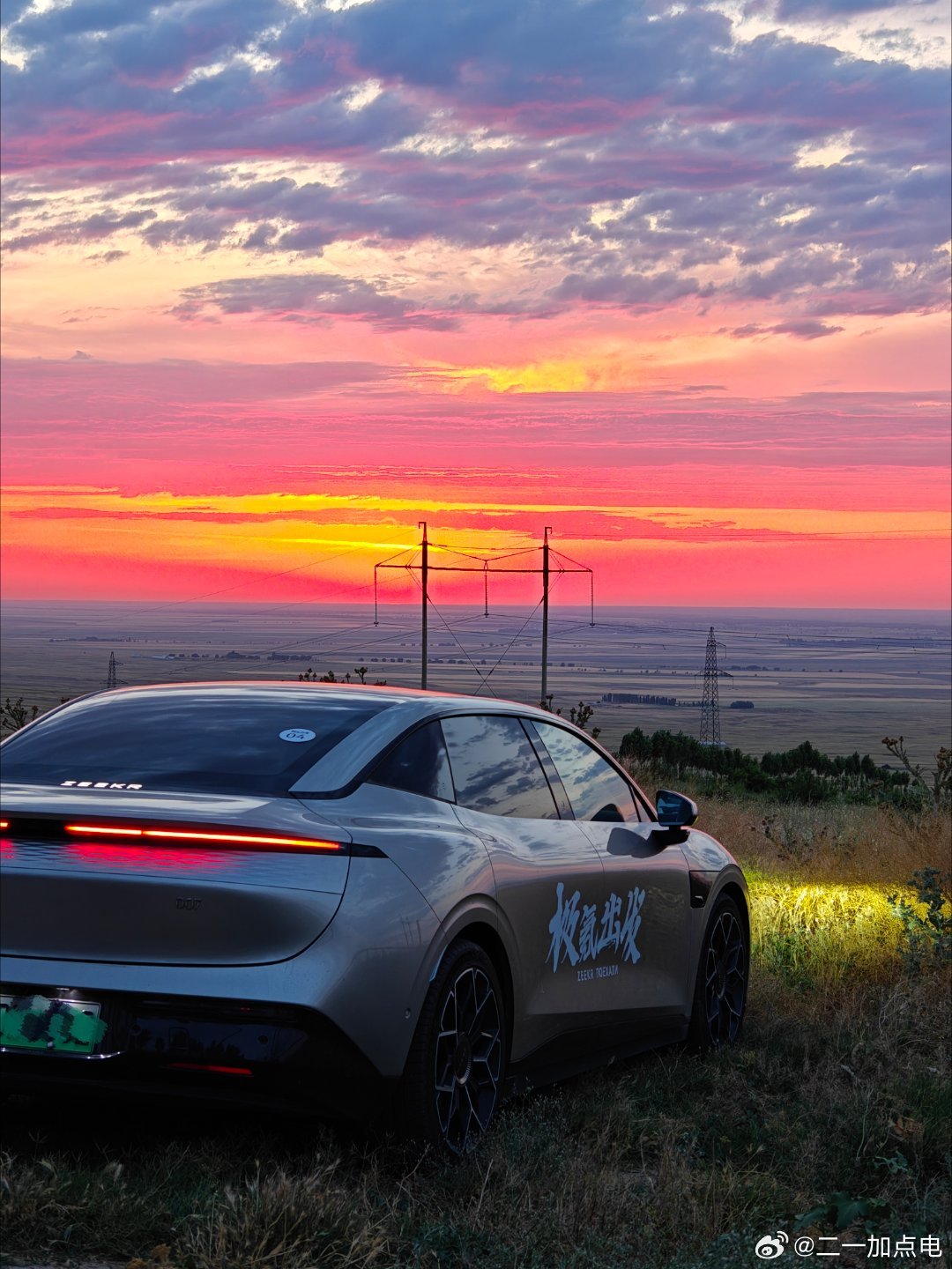 007是我真正意义上的第一台车，一直想拍个视频给他，但又难以下笔，这种越重视和喜