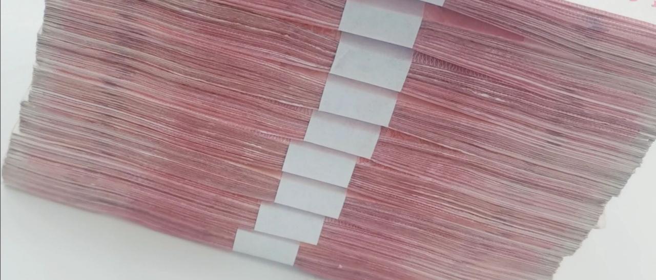 你有多久没有看到现金了现在大家出门都是电子支付，现金慢慢的淡出了我们的生活。
