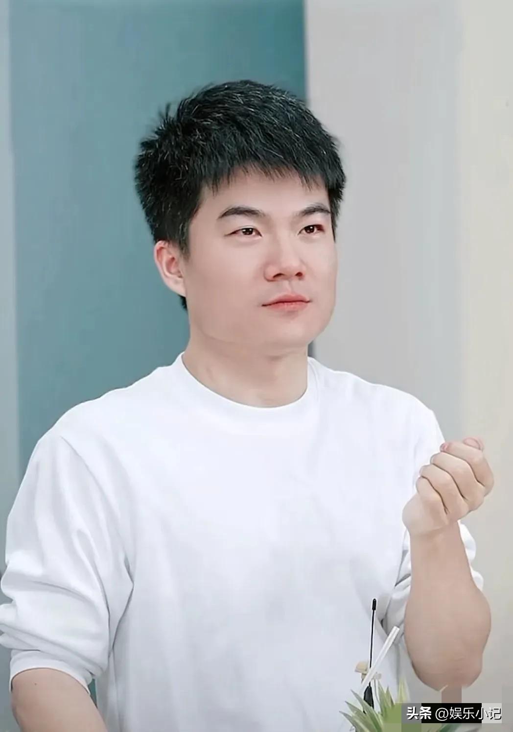 这大概是我今年在互联网上看到的，最让人鼻头一酸的画面了。

张雪峰老师走后，大家