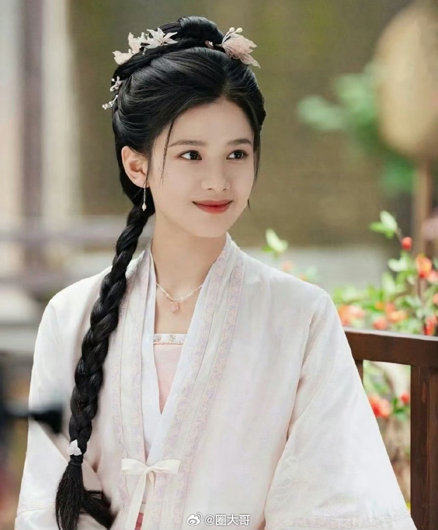 网传张凌赫刺棠延期开机看样子《刺棠》剧组还没准备好啊，原定的Q3开机的《刺棠》，