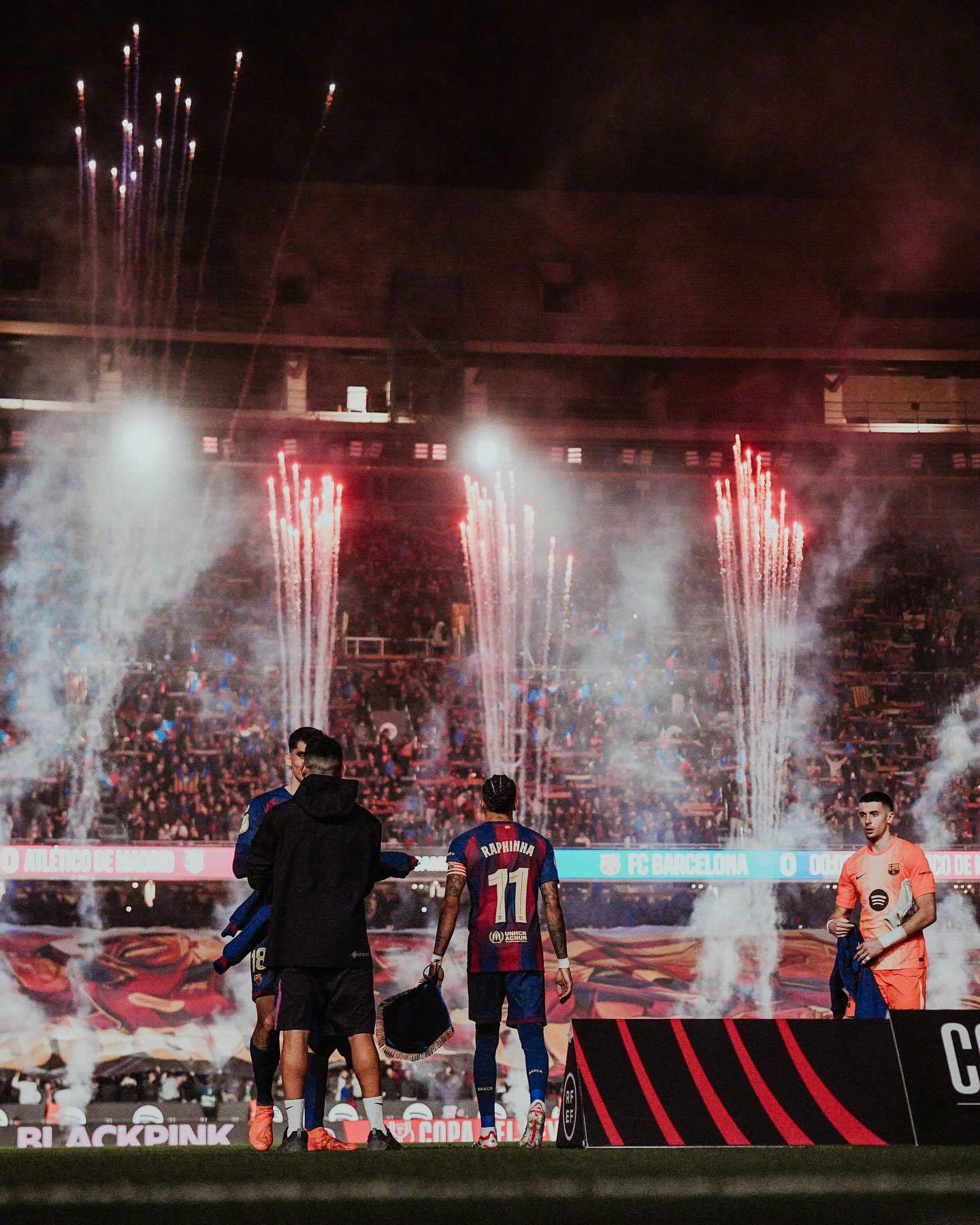 “我为这支球队感到无比骄傲，我们是一个大家庭 💙❤️”            