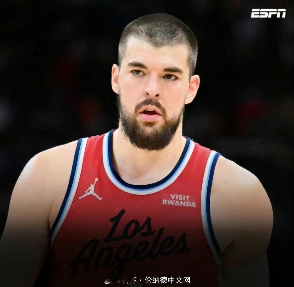 防不了外线三分，也防不了中投，篮板也不积极去抢，进攻端还打不进…