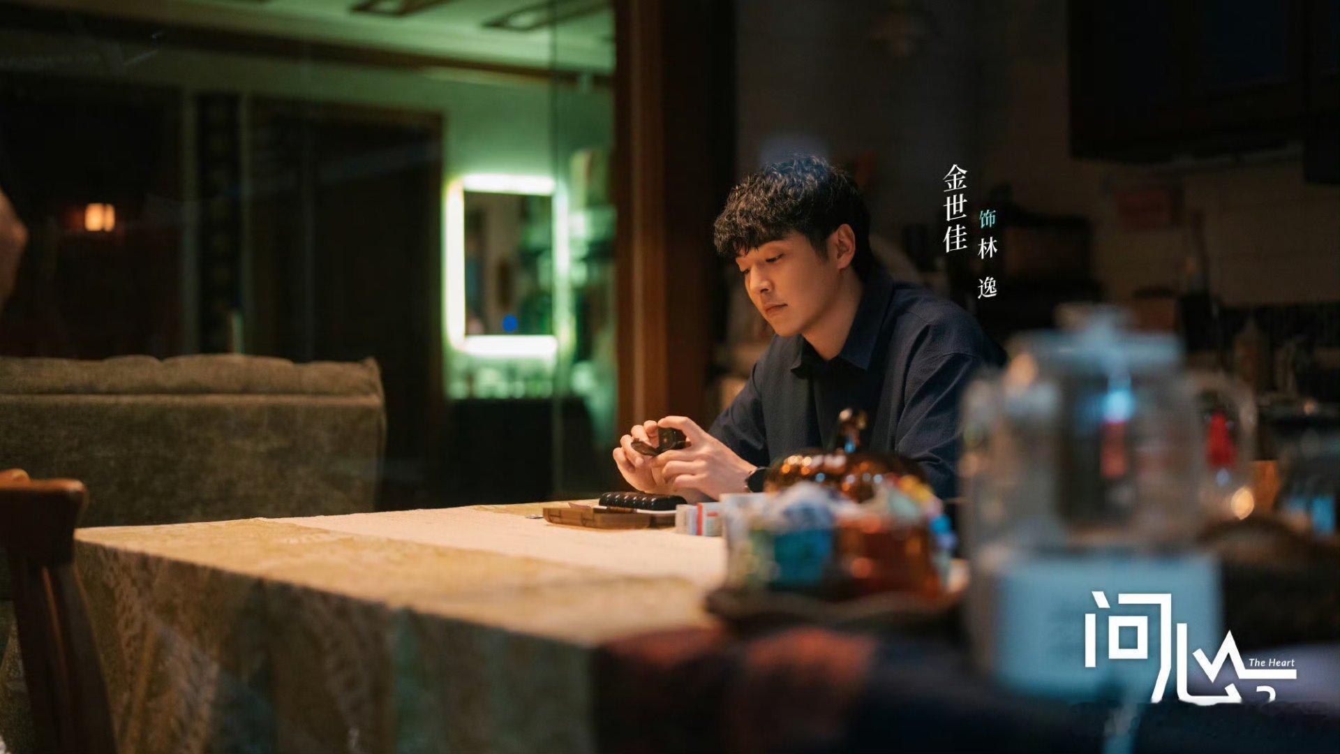 毛晓彤金世佳吻戏🎬两人演技细腻自然，亲密戏份毫无尴尬感，独属于逸然的安稳甜蜜，