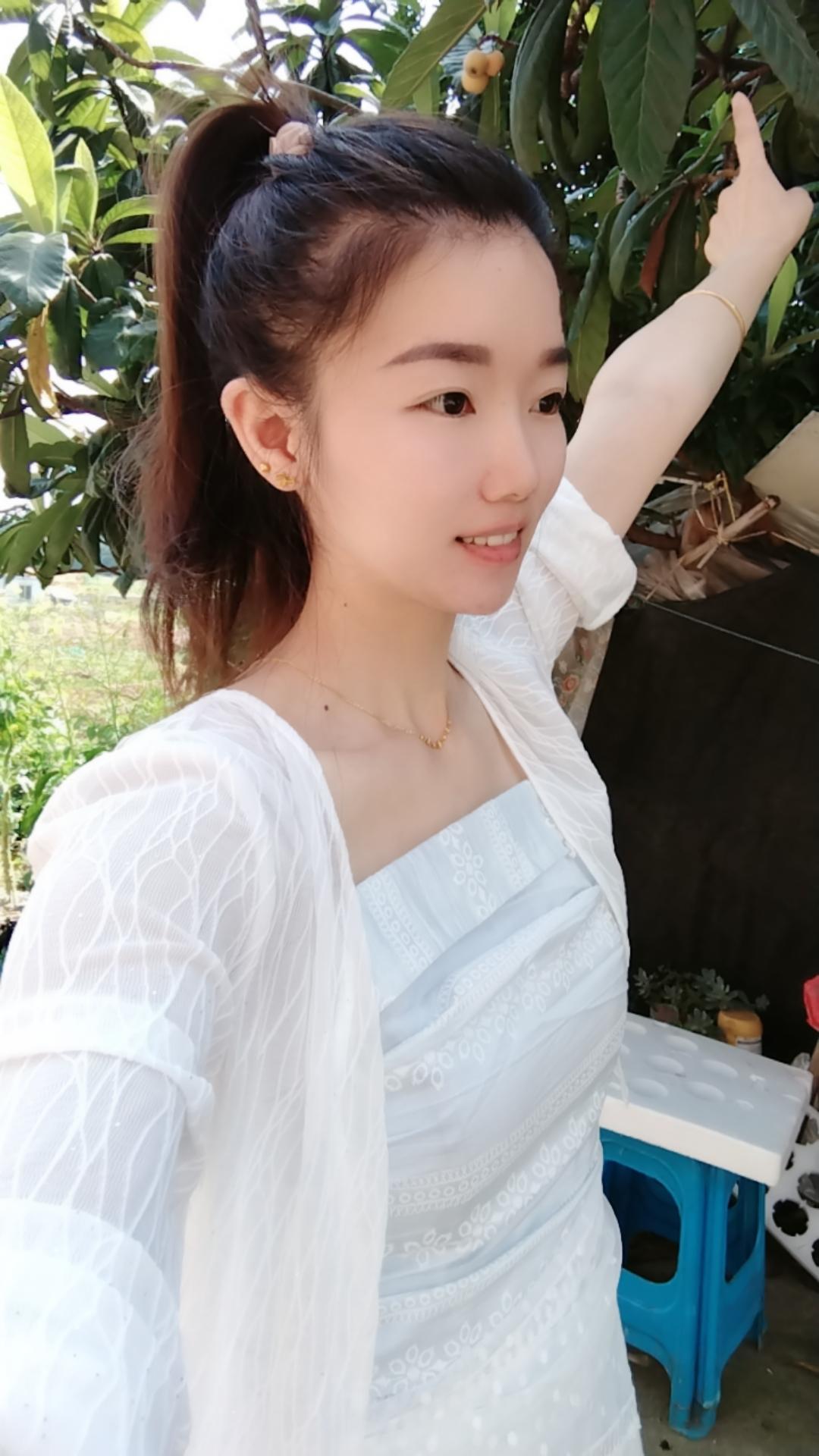当有一天你尝尽了社会的无情，金钱的压力，爱情的不堪，人心的险恶，你终会...