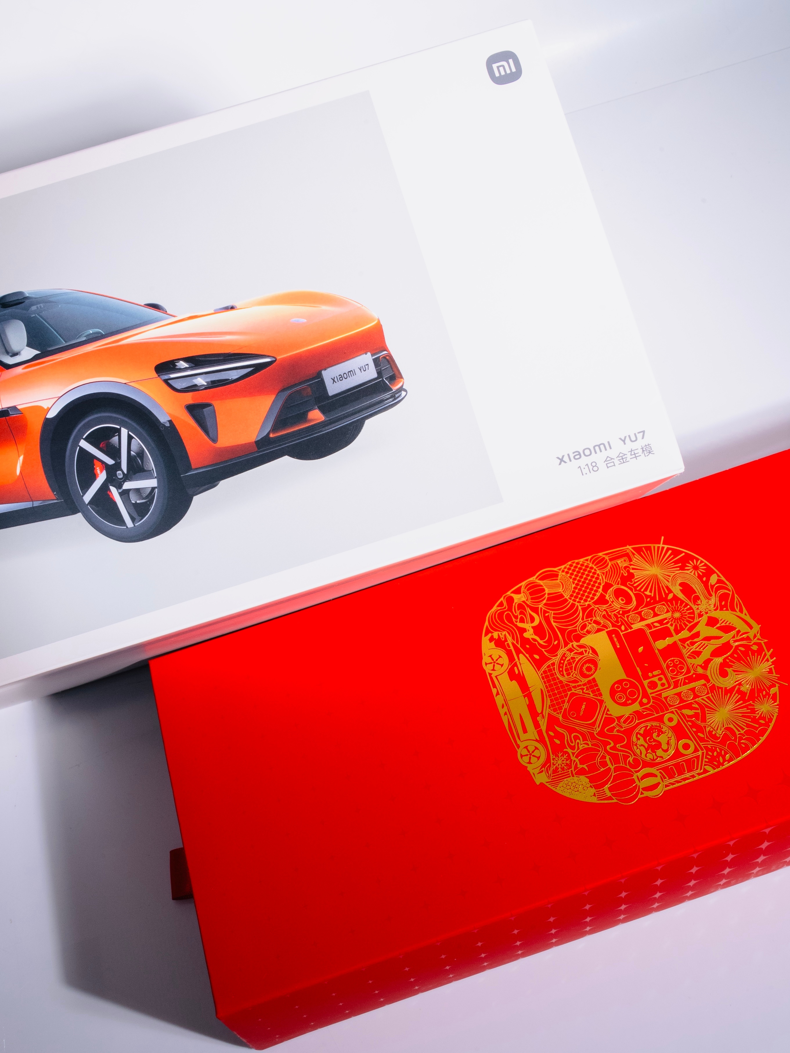 🧡心系我米 今年的小米新春礼盒（盲盒），居然一发入魂开出 YU7「熔岩橙」 和