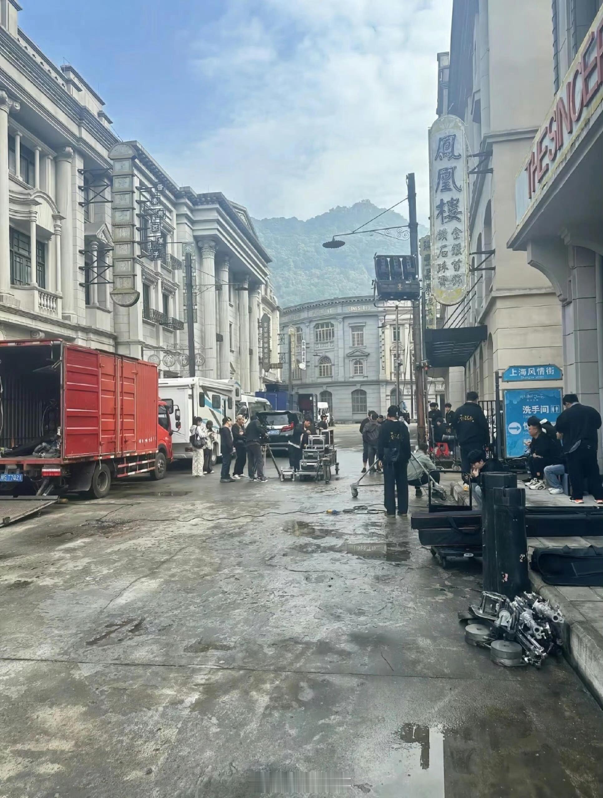 杨紫《玉兰花开君再来》现场布景 