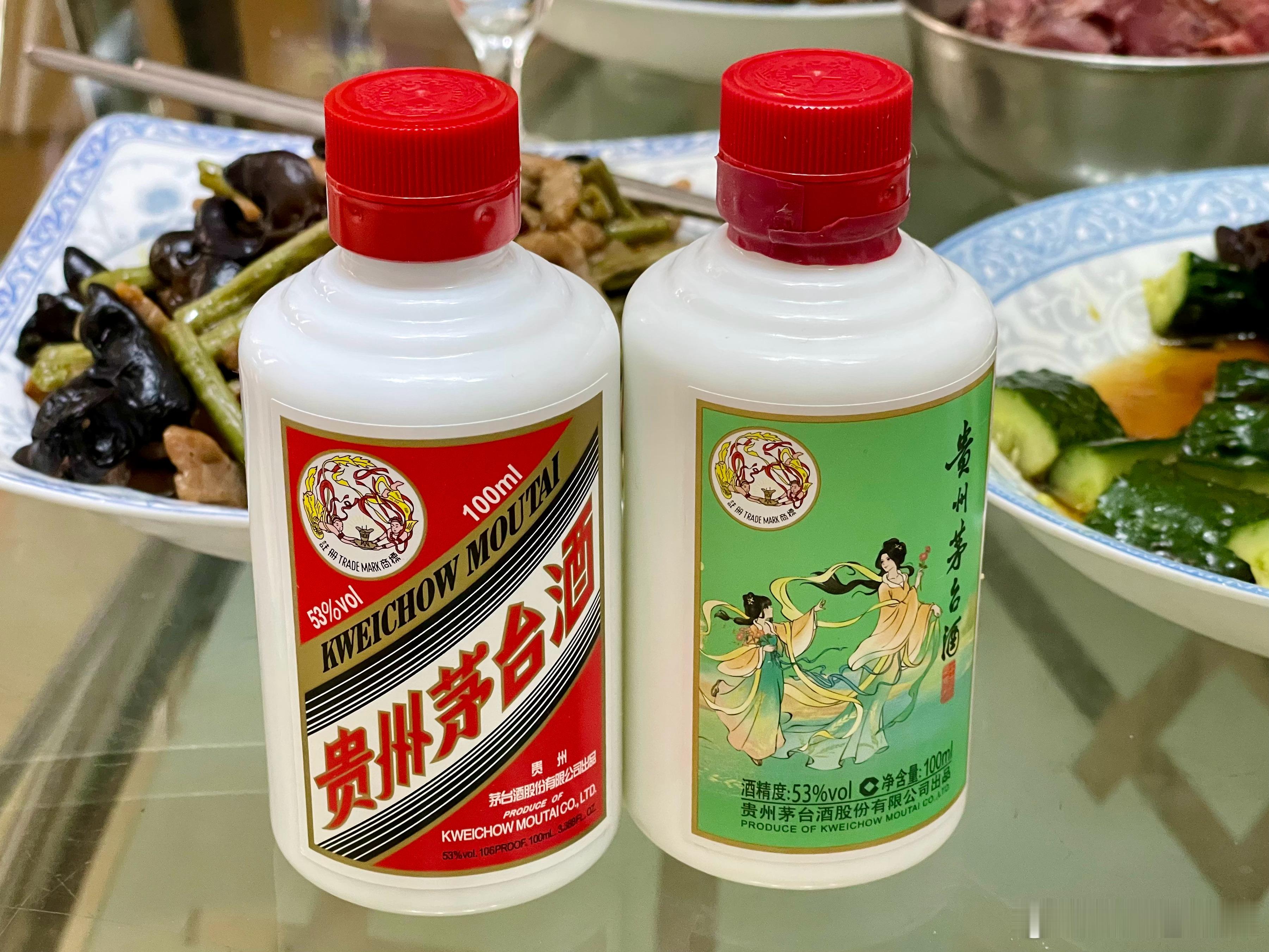 陪爸妈小酌一杯，明天就该回上海恢复工作状态了。之前一直在国外，好几年没回老家过年