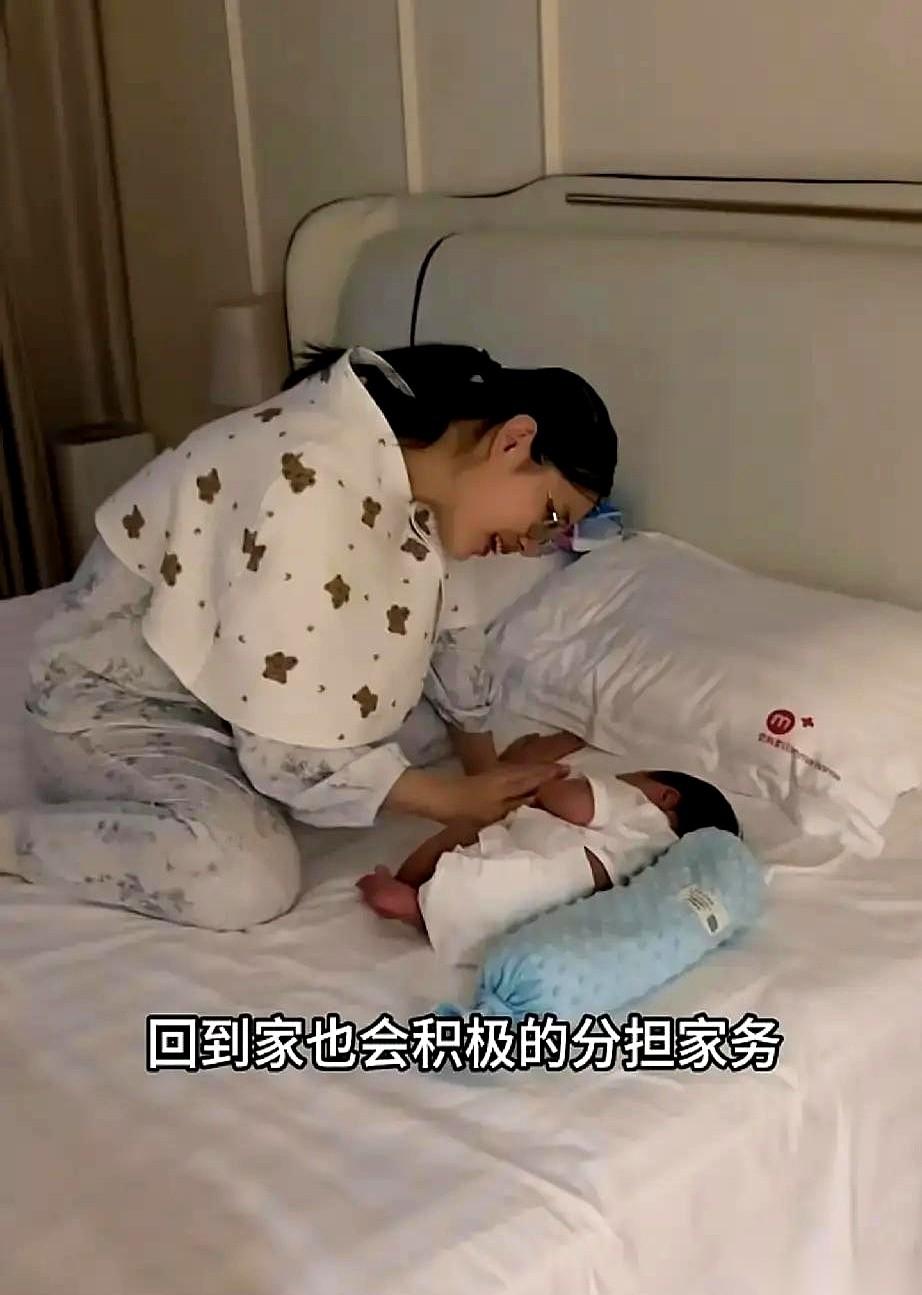 “你就是蹭我流量！”苏子一巴掌拍在桌上，镜头猛地晃了一下。
小苏哥脖子一梗，青筋