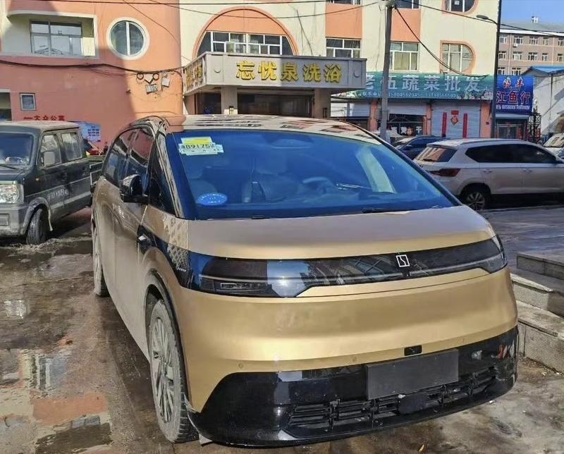 【极氪全新车型MIX实车曝光 定位跨界SUV/预计北京车展首发】继工信部申报图过