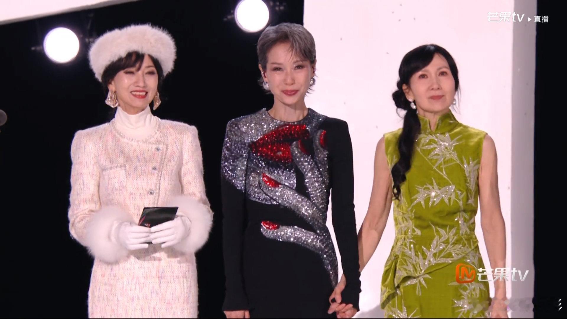 赵雅芝叶童美陈美琪同框赵雅芝叶童美陈美琪浪姐同框赵雅芝叶童美陈美琪同框，白蛇传爷