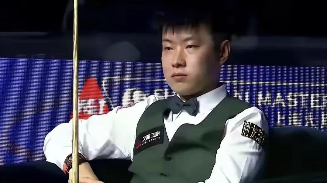 重压之下只有勇夫！赵心童失败了，不得不接受莽夫的称号。
斯诺克武汉赛赵心童对马奎