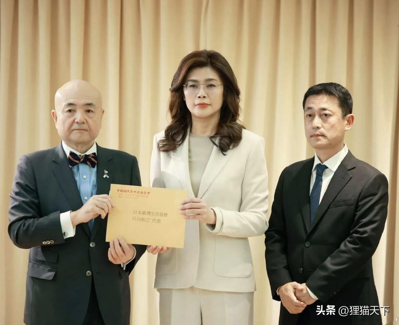 她以个人名义捐款100万新台币给熊本县，希望为灾区略尽绵力。看到这个消息，真是有