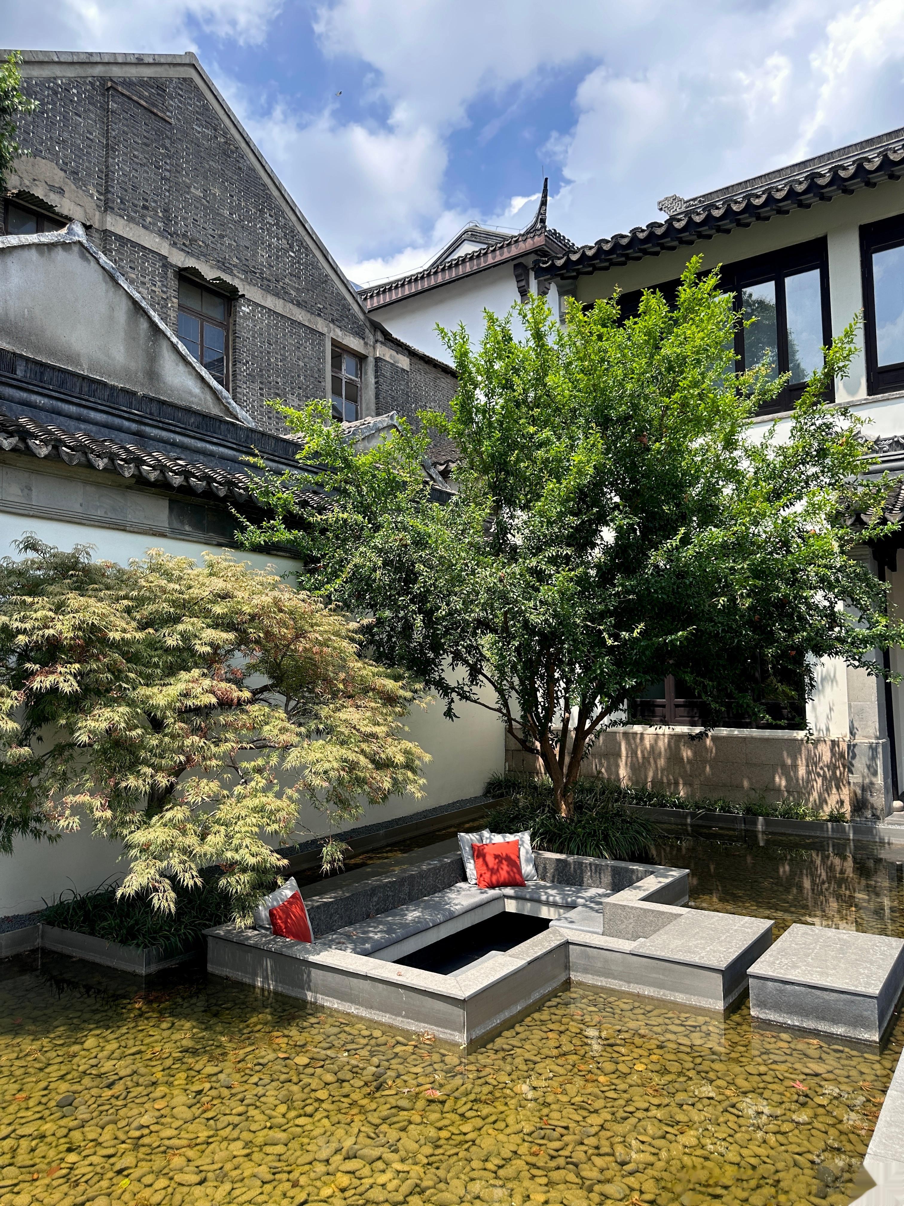 快乐苏州行！住在了苏州有熊酒店 两百多年历史建筑师贝津铭的古宅 极具苏州特色 地