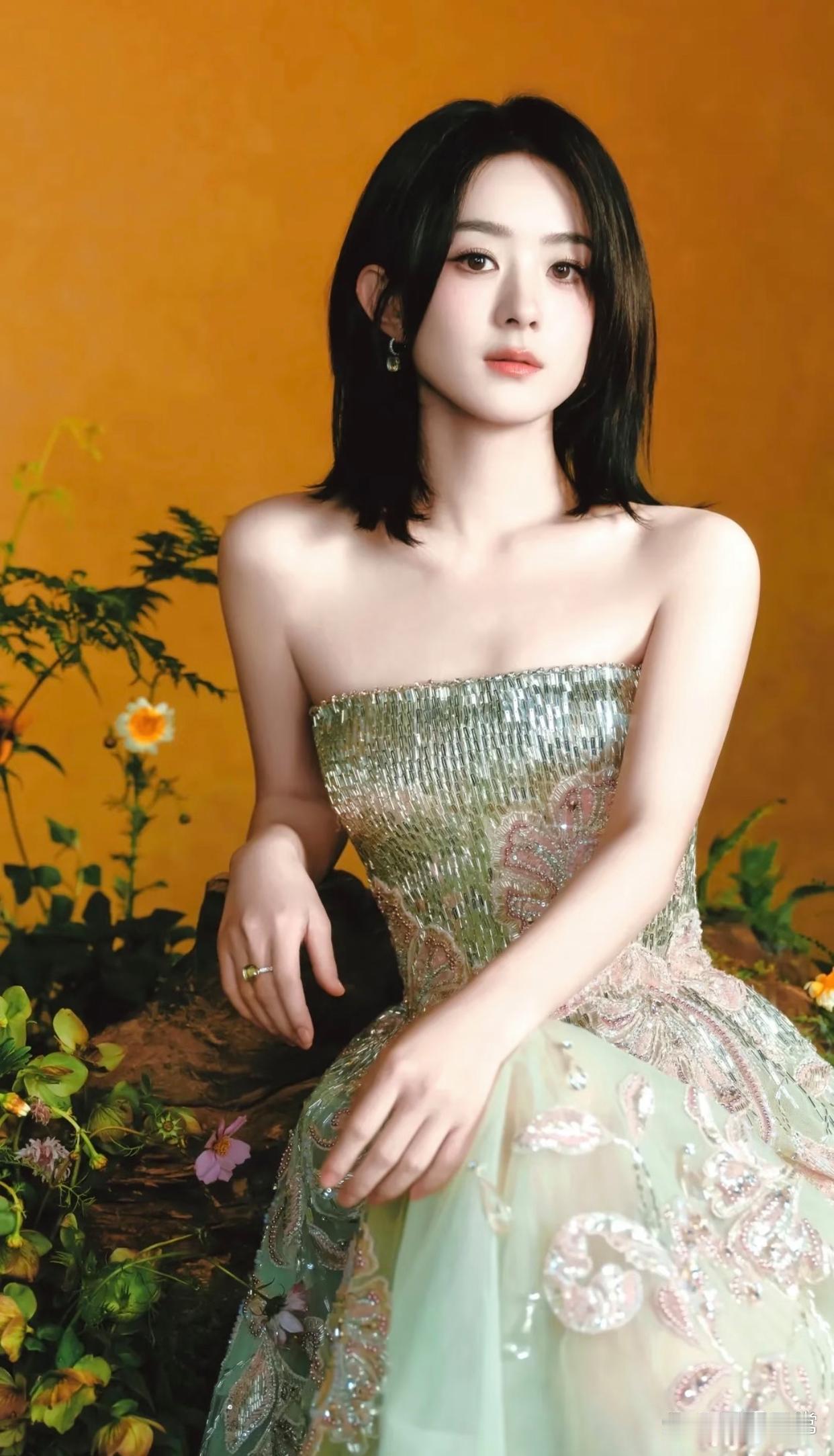 1. 马丽现在私下里和老搭档男演员见面的次数不多，即便见面，大多数时候她也会要求