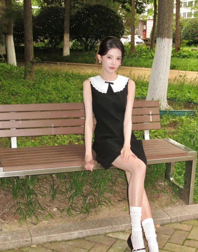 在《再见依然红着脸》路透中，孙珍妮的状态引发网友热议，孙珍妮整个人消瘦不少，胳膊