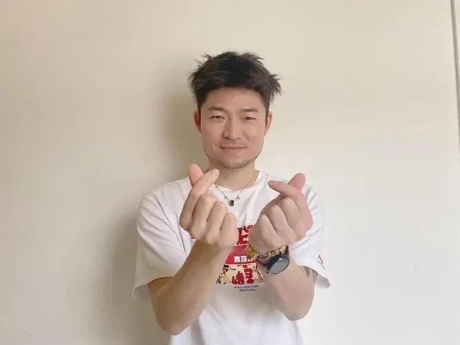 吕成林历经磨难终成大器！
正面争吵，不回避。真男人。
吕成林，面对指责，批评，都