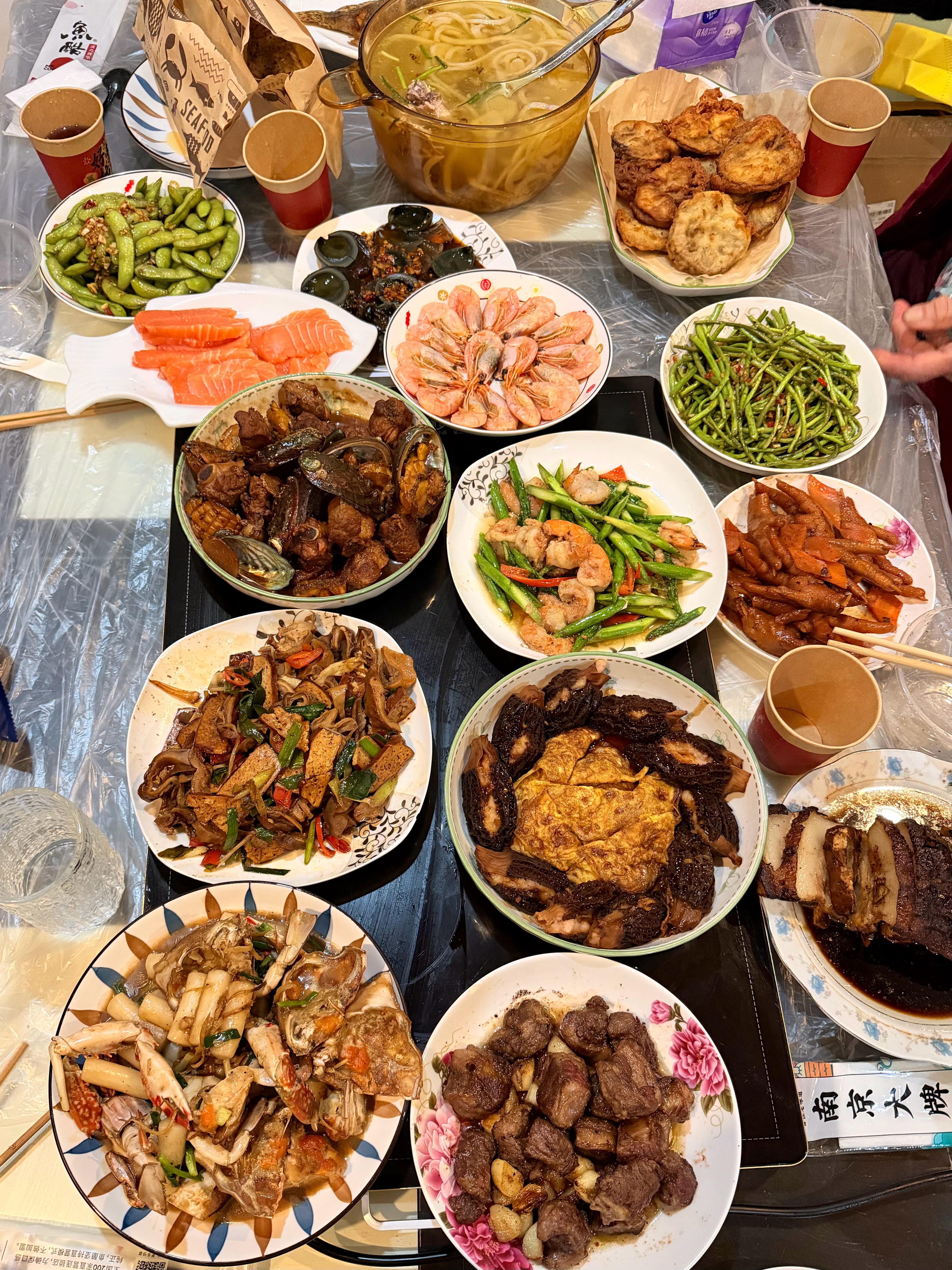 今天继续吃年夜饭，xdm新年快乐