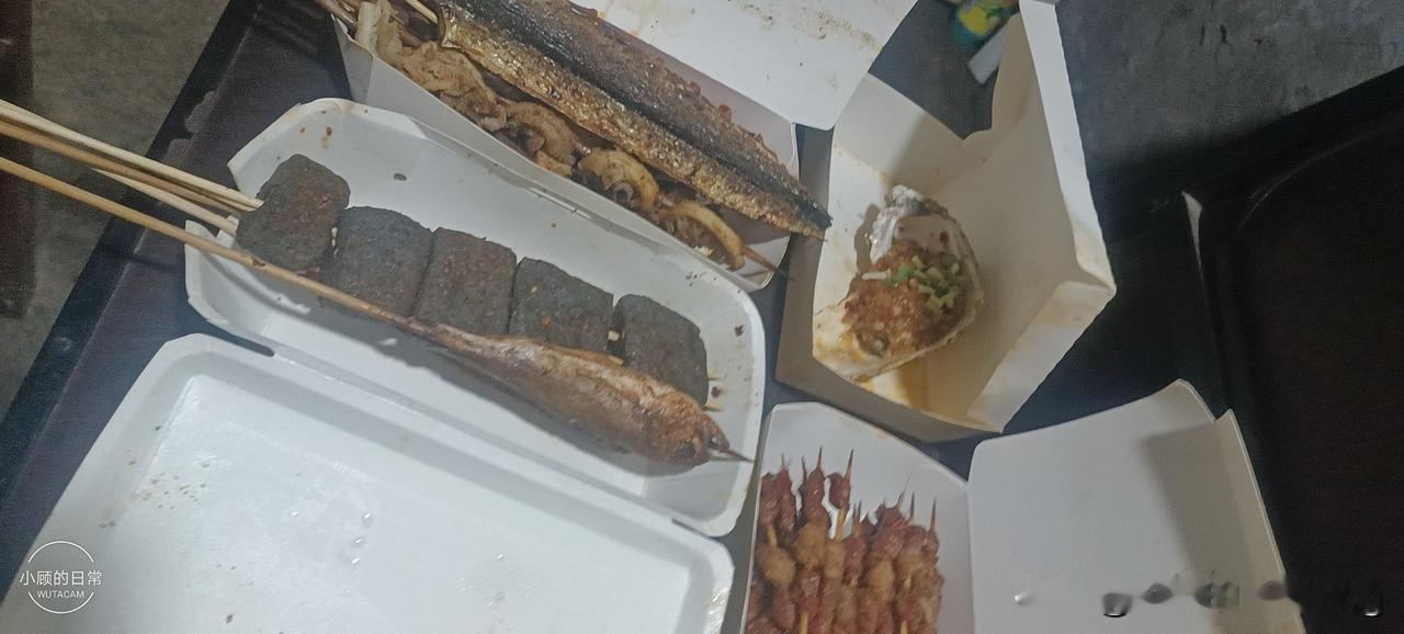 心烦意乱，买点烧烤和老婆喝两杯！聊开了，心里舒服多了！

这几天心烦意乱的。也说