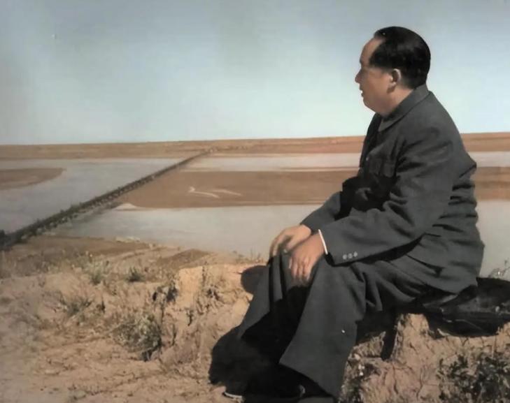 几十年前，日子苦、东西少，是毛主席、周总理，他们和大家一起吃苦，一心为国家、为百