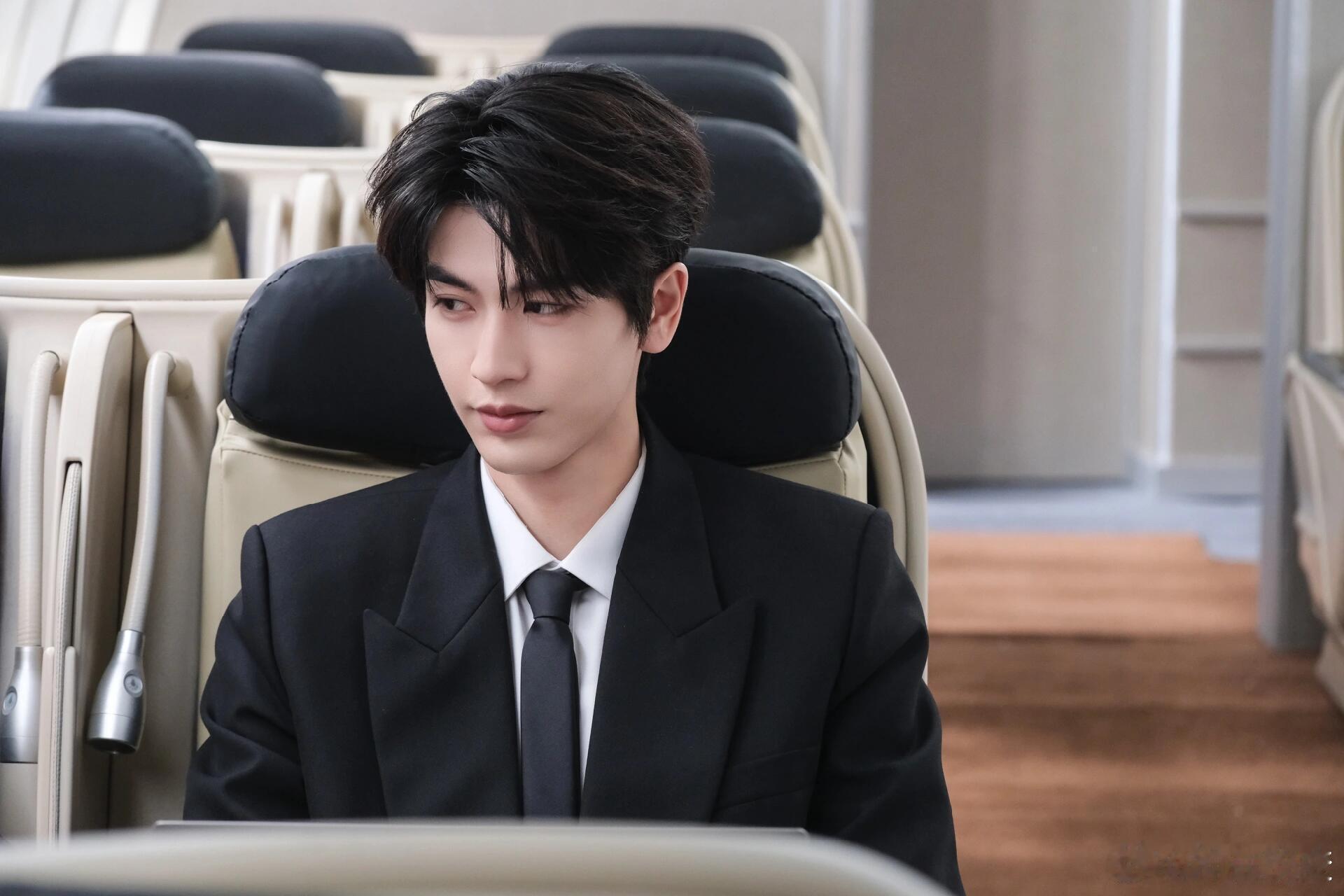 张凌赫  张凌赫的帅照永远拍不完张凌赫｜ 