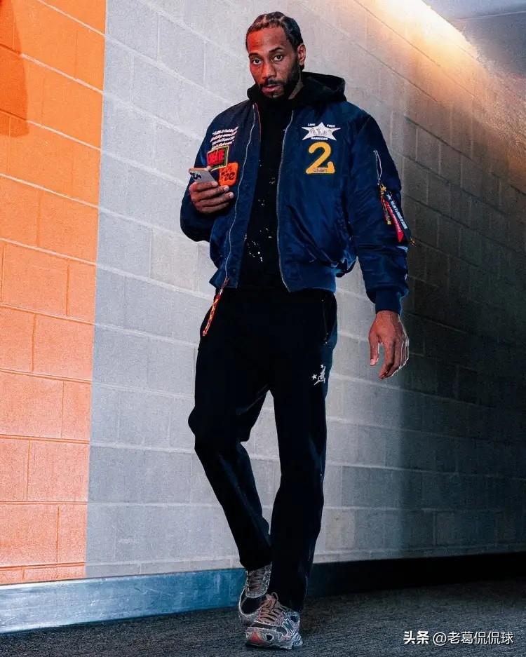 快船巨星伦纳德应该主动申请交易离队！今天NBA记者Sean Deveney更新社