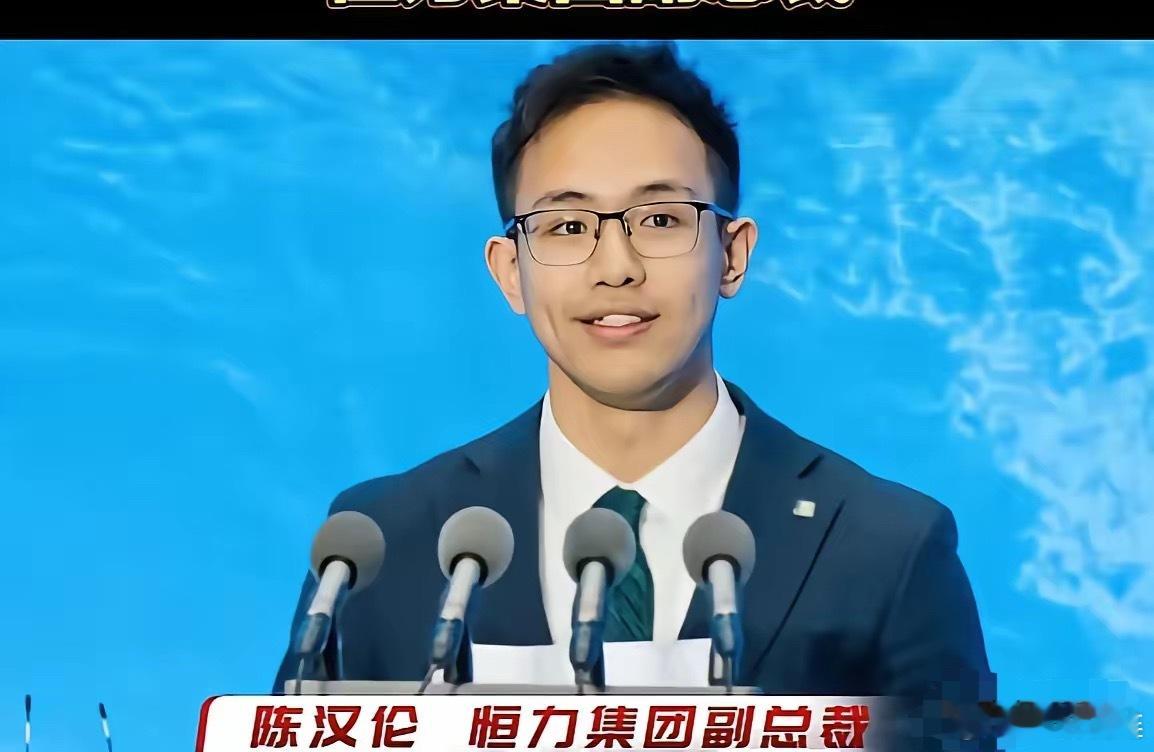 刚刚查了一下，真的吓一跳！​江苏首富的儿子陈汉伦，才 24 岁。去年不仅刚当上个