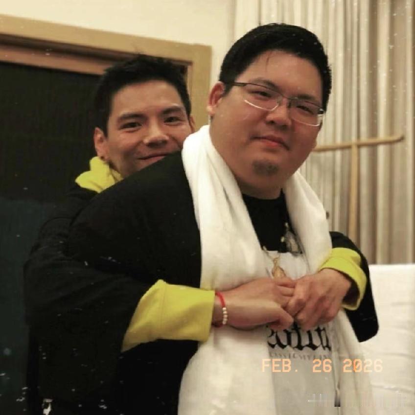 奇了怪了不，
向佑现在估计要怀疑人生了，翻来覆去想了一夜，怎么也想不明白，明明自