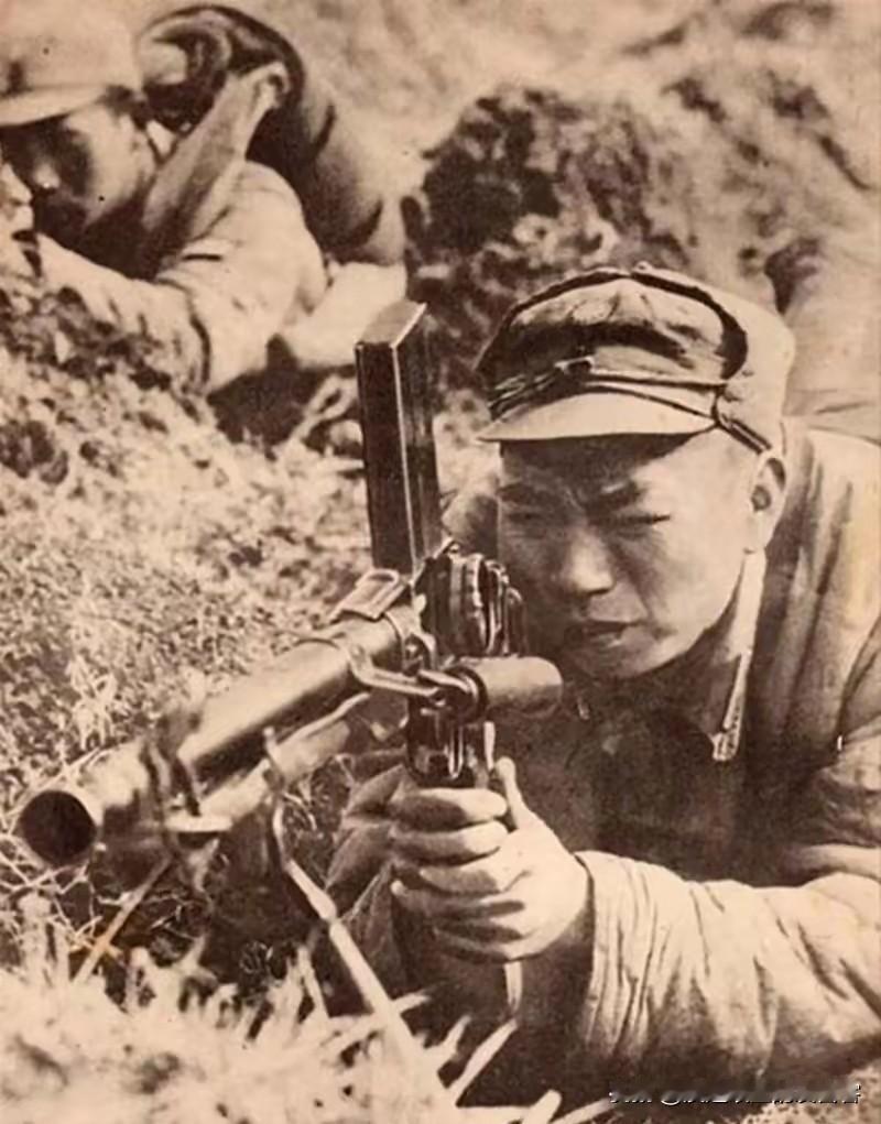 机枪手巧破日军战术：少打几发子弹，竟让敌人节节败退
 
1945年，机枪手杜相云