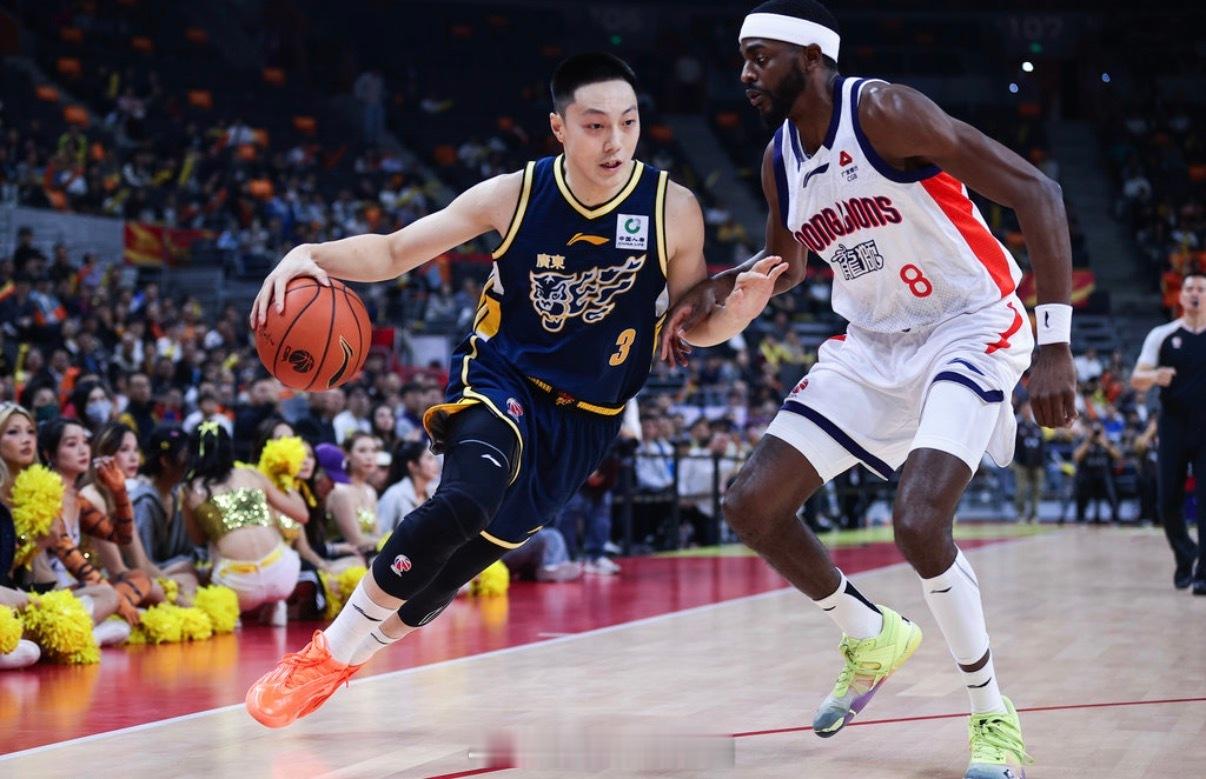 胡明轩广东男篮vs龙狮男篮 🏀CBA联赛25-26赛季常规赛第3轮⛹️    